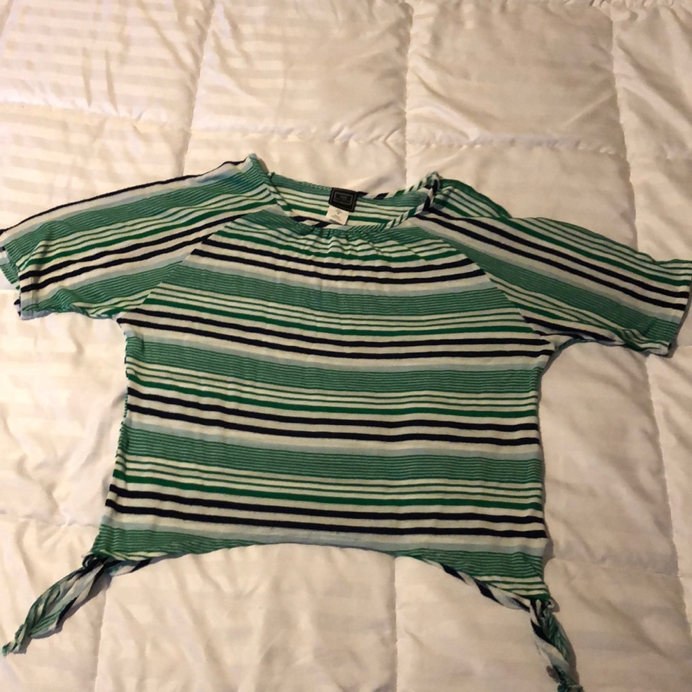 Short sleeved top